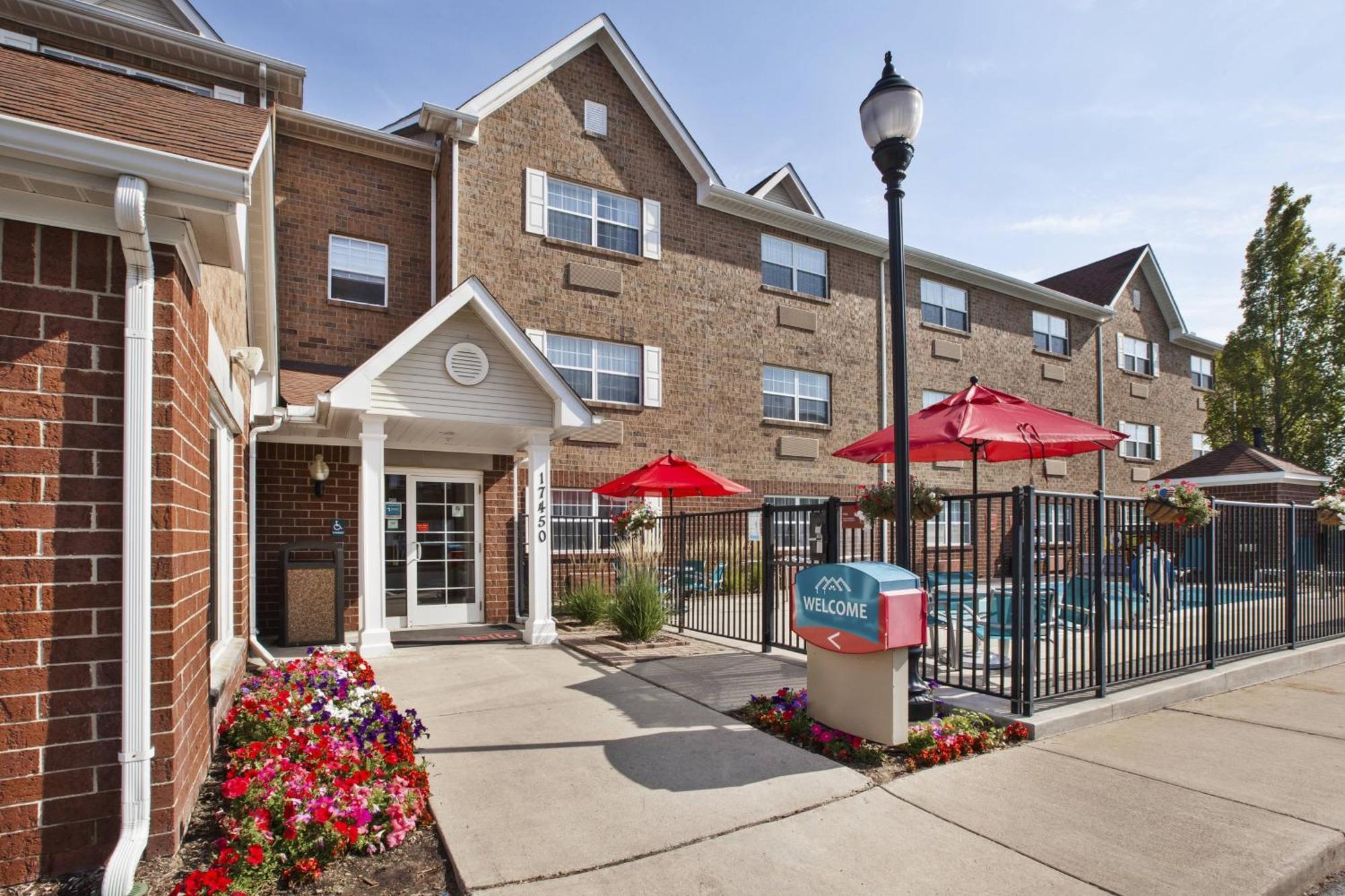 Towneplace Suites By Marriott Detroit Livonia Exterior foto